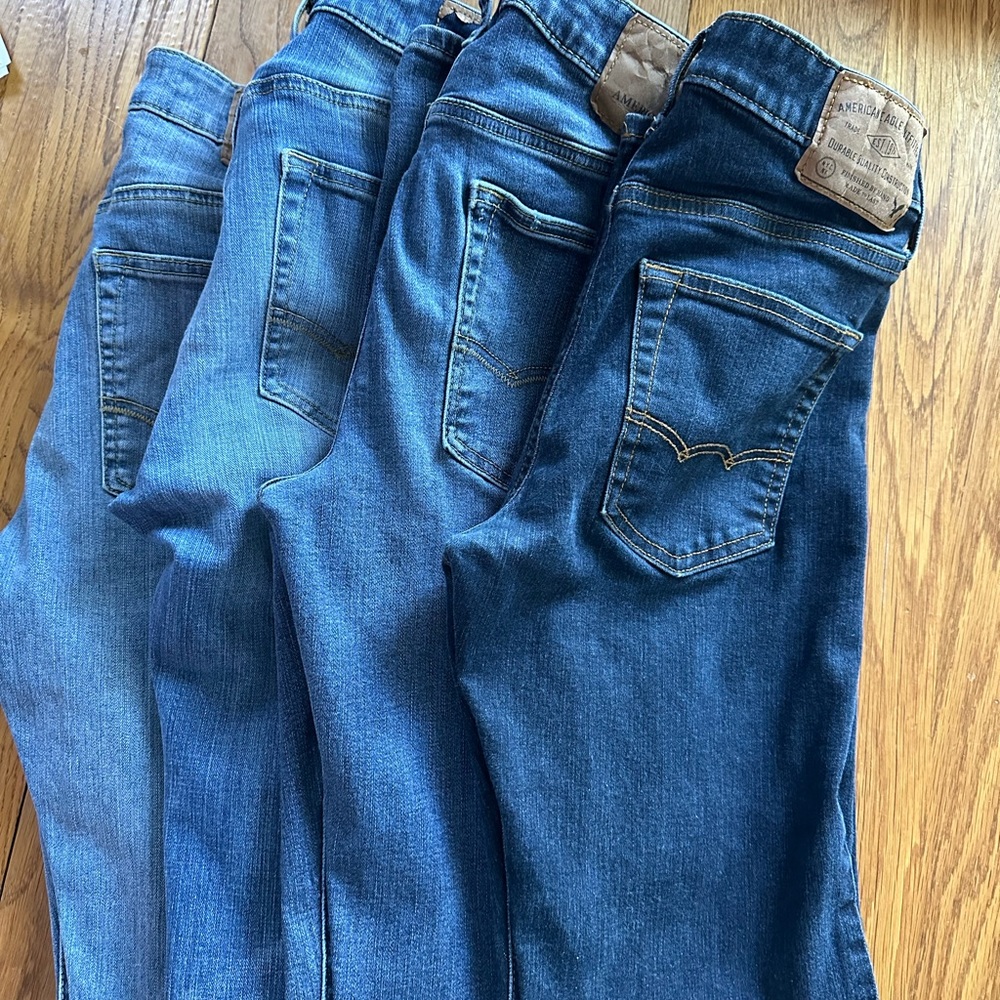 Mens American Eagle jeans bundle of 4! 29x32 (2) and 29x34 (2)